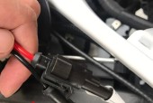 威朗数据线接口正确插入手机支架的方法是什么？
