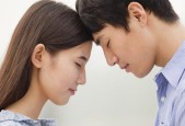 中年男人出轨的心理分析（探讨中年男人出轨的原因及心理特征）