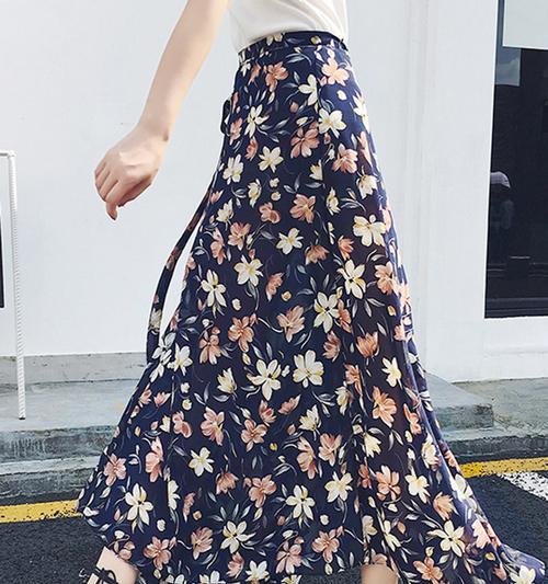 深色碎花手机壳搭配什么颜色的衣服好看？  第1张