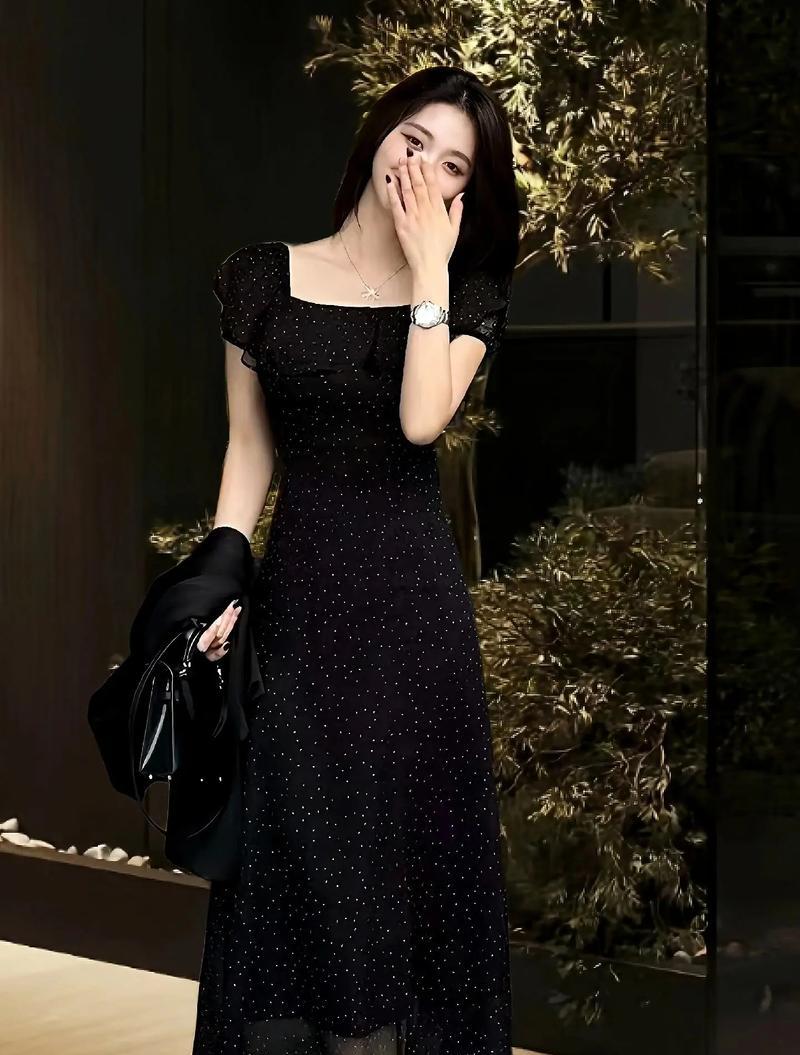 深色碎花手机壳搭配什么颜色的衣服好看？  第3张