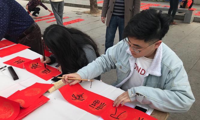 洛克王国中如何刷春联？刷春联的正确方法是什么？  第1张