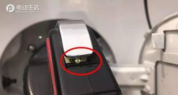 苹果笔记本充电头子插不进怎么办？  第3张