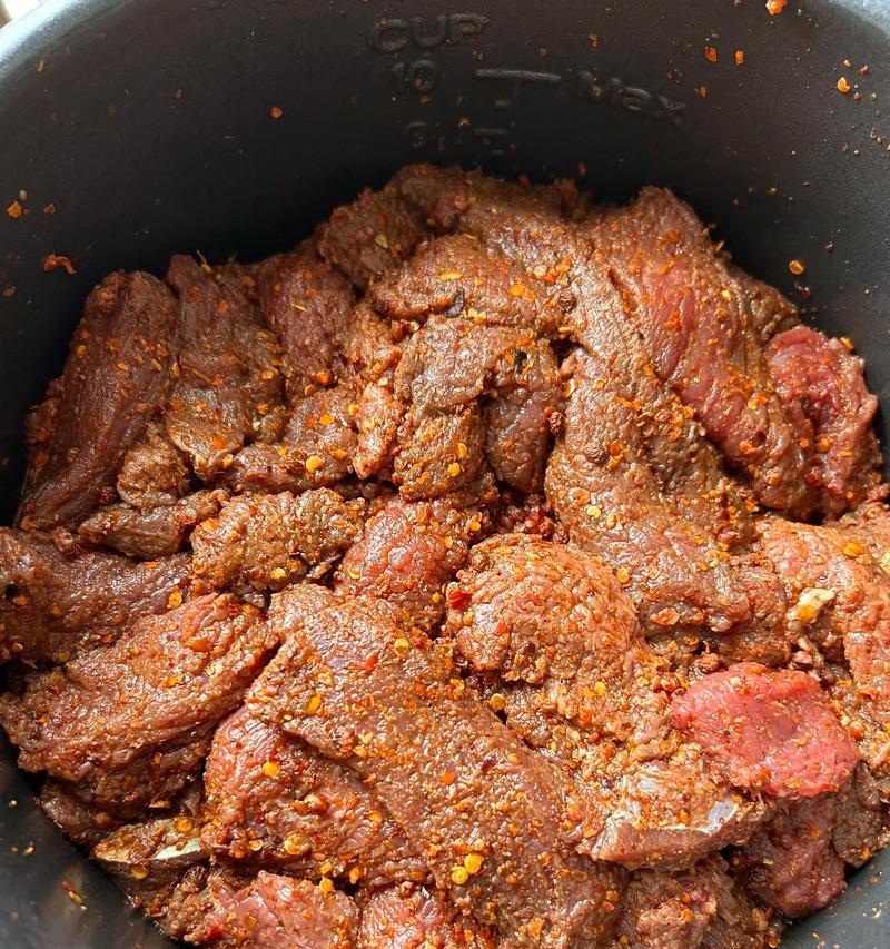 如何制作美味简单的牛肉干（教你制作鲜嫩可口的牛肉干）  第3张