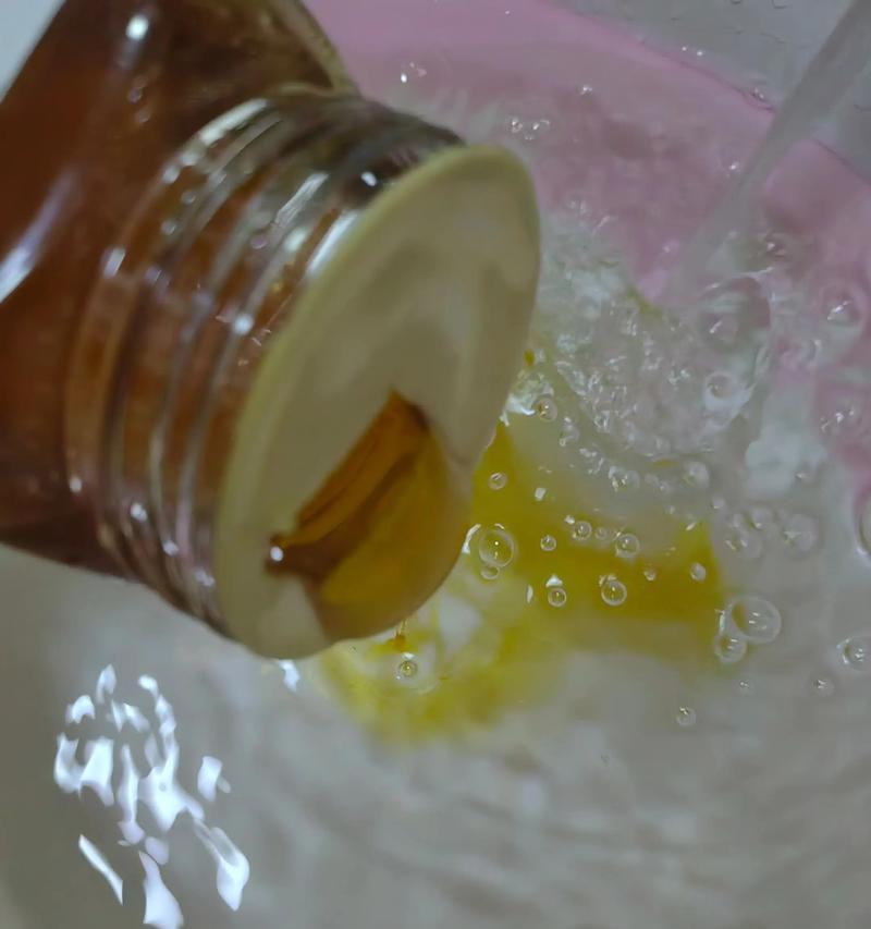 正确使用蜂蜜洗脸的方法（蜂蜜洗脸的好处及注意事项）  第2张