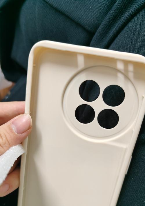 如何清洗彩色硅胶手机壳（5种简单易行的方法让你的手机壳再次焕然一新）  第3张