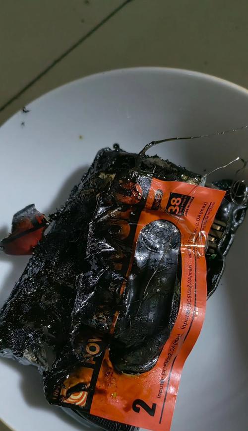 充电器爆炸时发出的声响是什么样的？  第1张